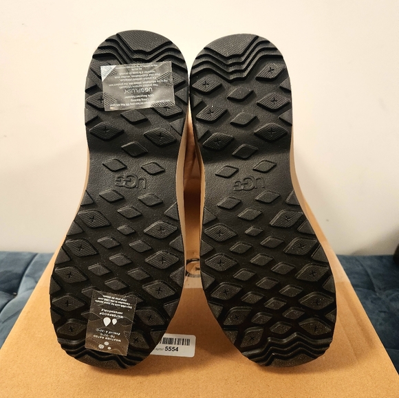 Brand new - UGG ADIRONDACK Tall BOOT III Snow Boot womens, chestnut - Picture 6 of 8